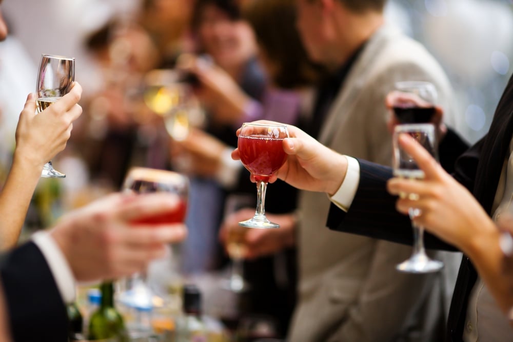Want to Have a Wedding Cocktail Hour? What to Know